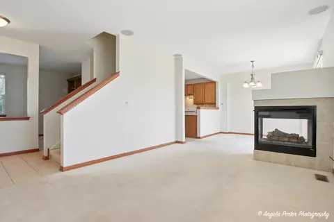 Living - 509 Legend Ln, Mchenry, IL 60050 photo 2 of 7