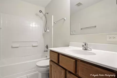 Bath - 509 Legend Ln, Mchenry, IL 60050 photo 3 of 3