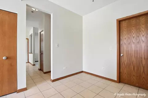 Entry Way - 509 Legend Ln, Mchenry, IL 60050 photo 3 of 3