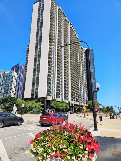 400 E Randolph St #1229, Chicago, IL 60601