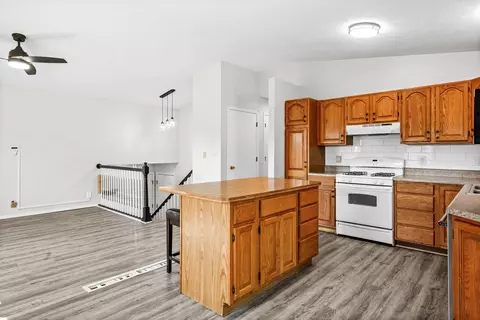 Kitchen - 2724 Rocksbury Dr, Bloomington, IL 61705 photo 4 of 4