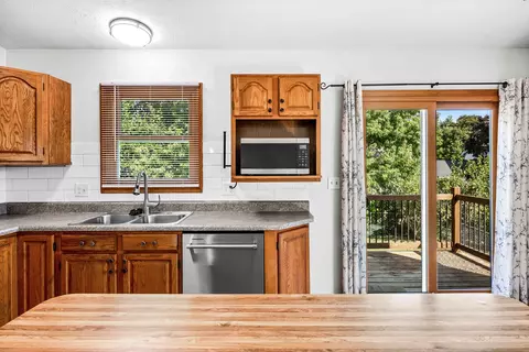 Kitchen - 2724 Rocksbury Dr, Bloomington, IL 61705 photo 3 of 4