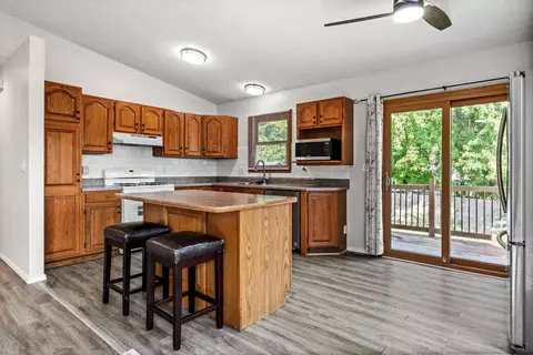 Kitchen - 2724 Rocksbury Dr, Bloomington, IL 61705 photo 2 of 4