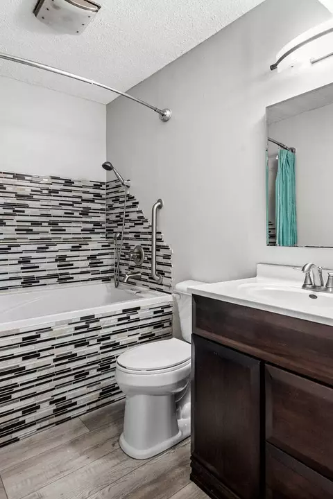 Bath - 2724 Rocksbury Dr, Bloomington, IL 61705 photo 2 of 2