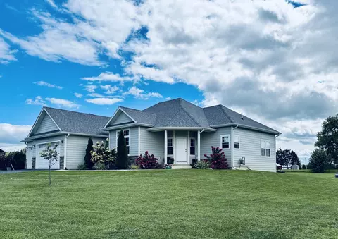 10359 E Shagbark Ln, Rochelle, IL 61068