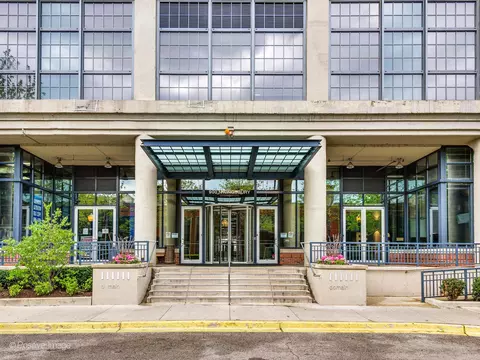900 N Kingsbury St #716, Chicago, IL 60610