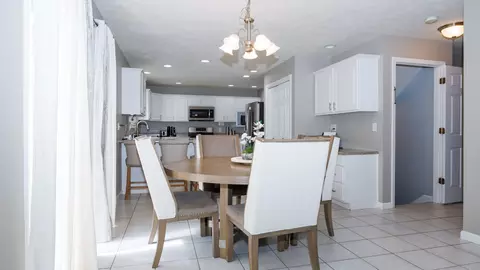 Dining - 1704 Setter St, Normal, IL 61761 photo 2 of 4