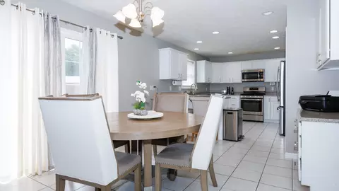 Dining - 1704 Setter St, Normal, IL 61761 photo 1 of 4
