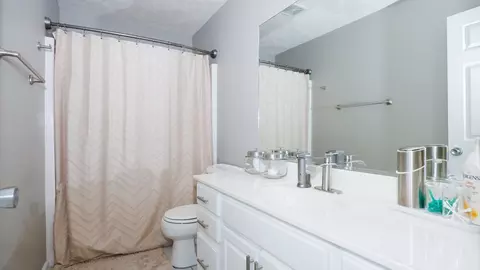 Bath - 1704 Setter St, Normal, IL 61761 photo 2 of 7