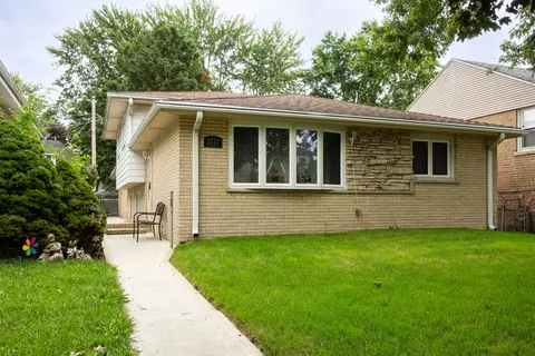 2737 Spruce St, River Grove, IL 60171