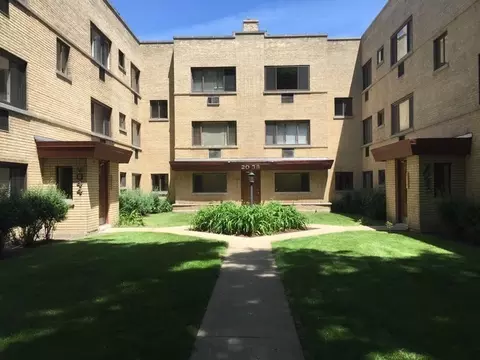 2038 W Jarvis Ave #2D, Chicago, IL 60645