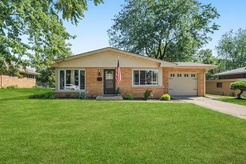 114 Briar Ln, North Aurora, IL 60542
