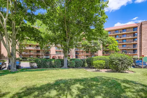 35 S Baybrook Dr #609, Palatine, IL 60074