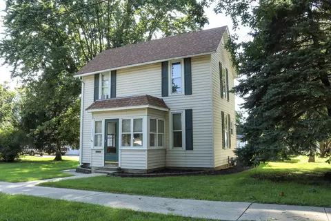 Exterior - 303 S Grape St, Morrison, IL 61270 photo 4 of 7