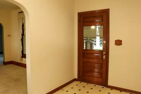 Entry Way - 303 S Grape St, Morrison, IL 61270 photo 1 of 2