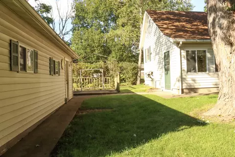Exterior - 303 S Grape St, Morrison, IL 61270 photo 6 of 7