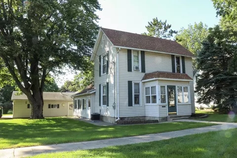303 S Grape St, Morrison, IL 61270