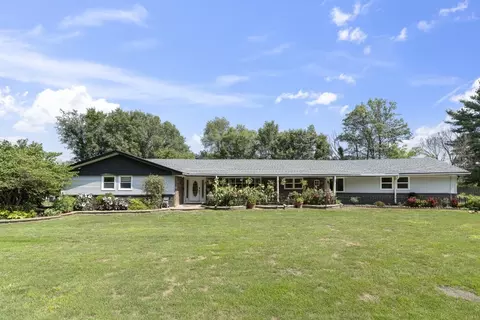 6318 E Il Rte 72, Stillman Valley, IL 61084