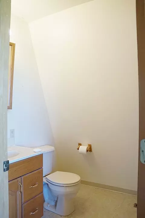 Bath - 3526 E 2179th Rd, Ottawa, IL 61350 photo 6 of 7