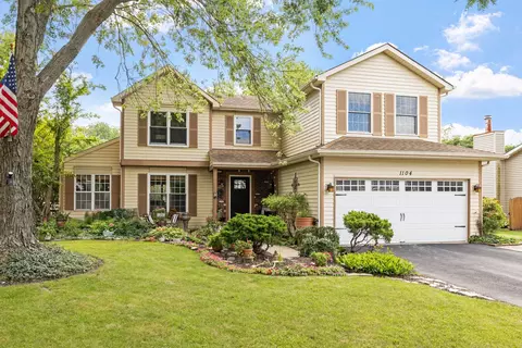 1104 Hyde Park Ln, Naperville, IL 60565