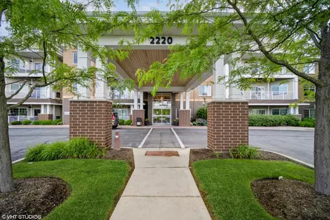 2220 Founders Dr #116, Northbrook, IL 60062