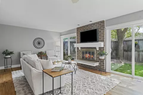 Living - 3 Brookton On Auburn Ln, Rolling Meadows, IL 60008 photo 1 of 2