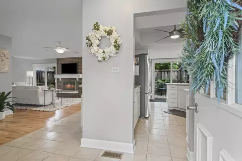 Entry Way - 3 Brookton On Auburn Ln, Rolling Meadows, IL 60008 photo 1 of 3