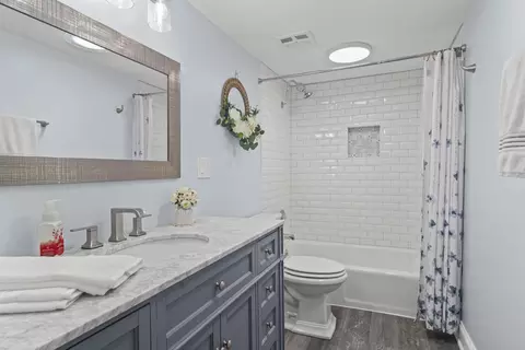 Bath - 3 Brookton On Auburn Ln, Rolling Meadows, IL 60008 photo 2 of 2