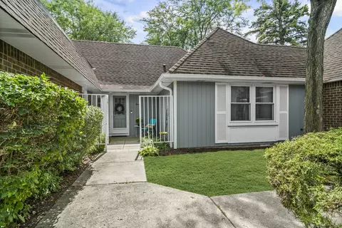 Exterior - 3 Brookton On Auburn Ln, Rolling Meadows, IL 60008 photo 1 of 3