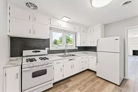 Kitchen - 809 S Victor St, Champaign, IL 61821 photo 2 of 4