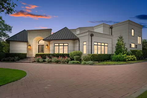 1380 Rosemary Ln, Northbrook, IL 60062