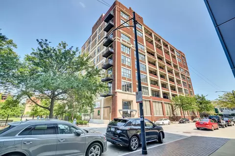 320 E 21st St #204, Chicago, IL 60616