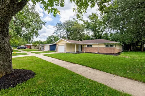 425 Lakewood Blvd, Park Forest, IL 60466
