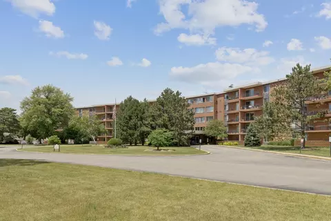 16 E Old Willow Rd #202S, Prospect Heights, IL 60070