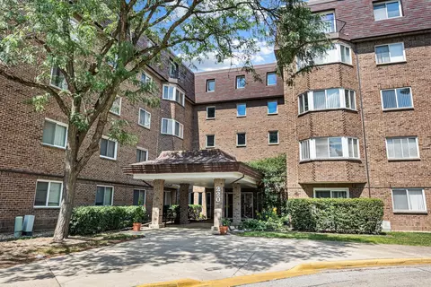 220 S Roselle Rd #103, Schaumburg, IL 60193