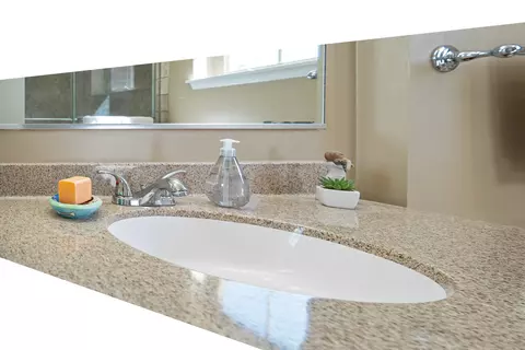 Bath - 511 Prestwick Ln #402, Wheeling, IL 60090 photo 2 of 5