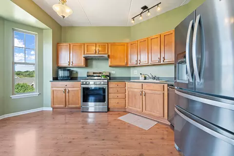 Kitchen - 511 Prestwick Ln #402, Wheeling, IL 60090 photo 1 of 4