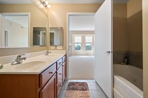 Bath - 511 Prestwick Ln #402, Wheeling, IL 60090 photo 5 of 5
