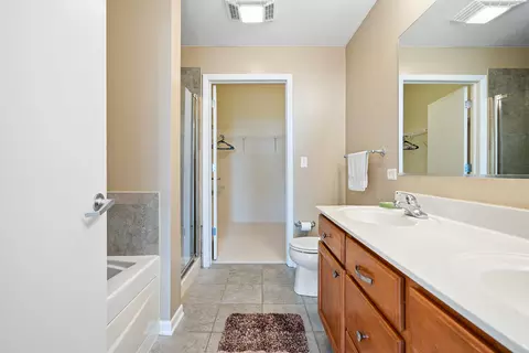 Bath - 511 Prestwick Ln #402, Wheeling, IL 60090 photo 4 of 5