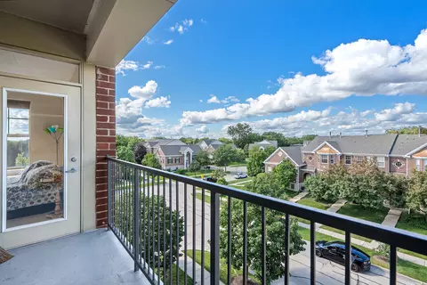 Exterior - 511 Prestwick Ln #402, Wheeling, IL 60090 photo 3 of 3