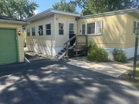 11 Aqueduct Dr, Diamond, IL 60416