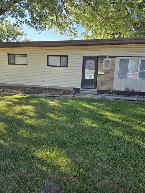 301 Seneca St, Park Forest, IL 60466