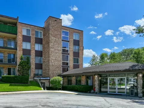 1103 S Hunt Club Dr #121, Mount Prospect, IL 60056