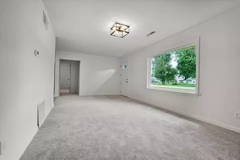 500 E Franklin St, Hudson, IL 61748 photo 9