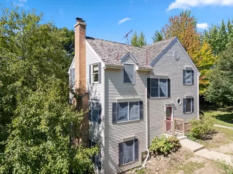 39 W275 Fabyan Pkwy, Geneva, IL 60134