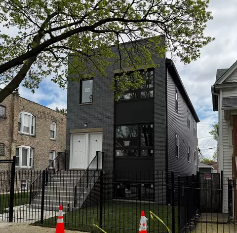 4256 W Augusta Blvd, Chicago, IL 60651