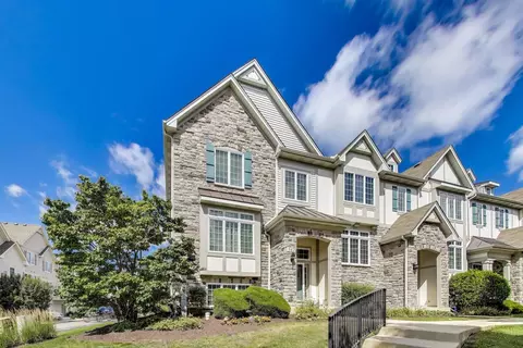347 Sype Dr, Carol Stream, IL 60188