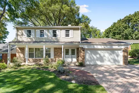 408 W Hawthorne Ct, Lake Bluff, IL 60044