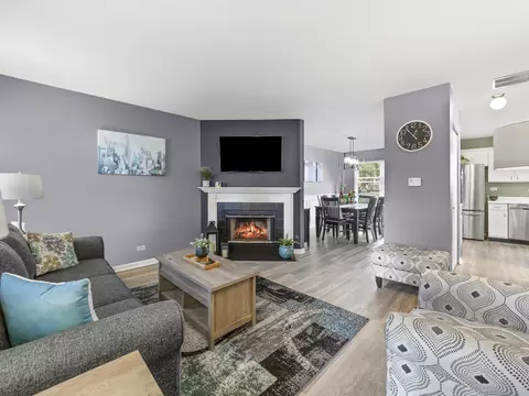 Living - 901 Wesley Ln, Algonquin, IL 60102 photo 1 of 4
