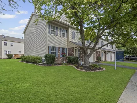 Exterior - 901 Wesley Ln, Algonquin, IL 60102 photo 2 of 4
